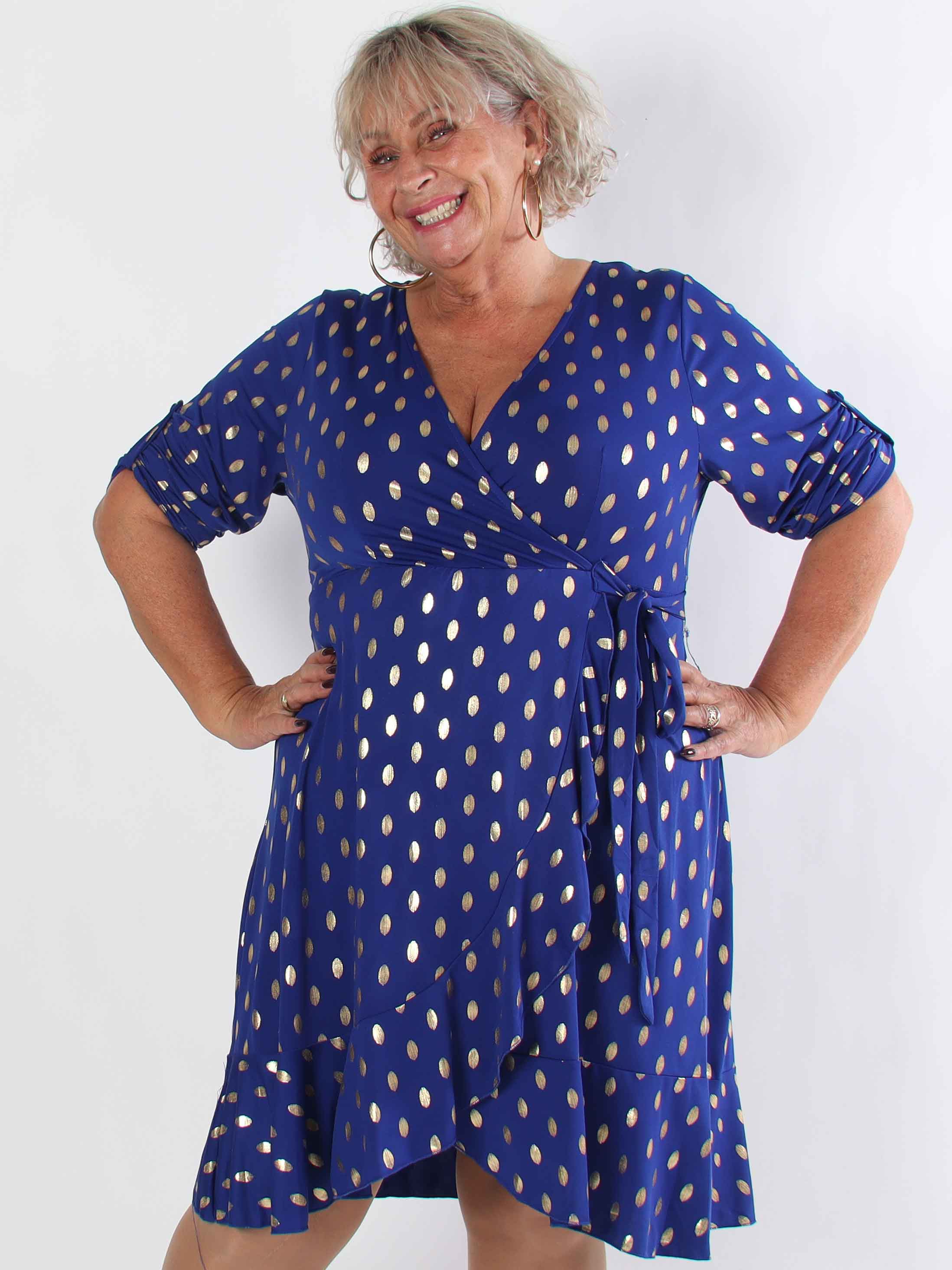 Savina Gold - Elastisk plus size kjole i slå-om-look med guld dutter